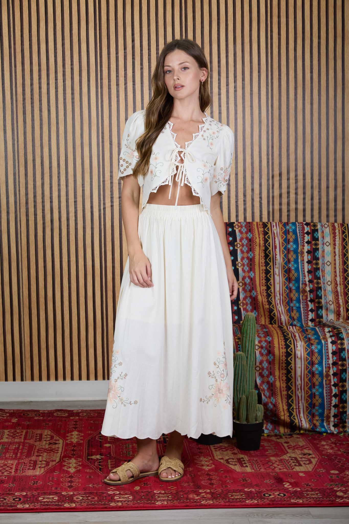 FLORAL EMBROIDERY DETAIL FRONT TIE LINEN CROP TOP: CREAM