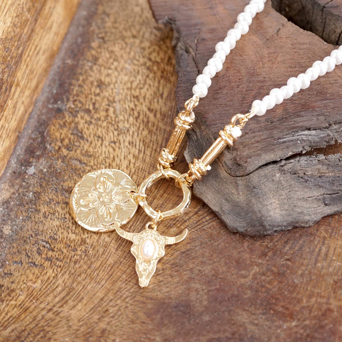 Prairie Pearl – Bull Skull Cluster Pendant Necklace