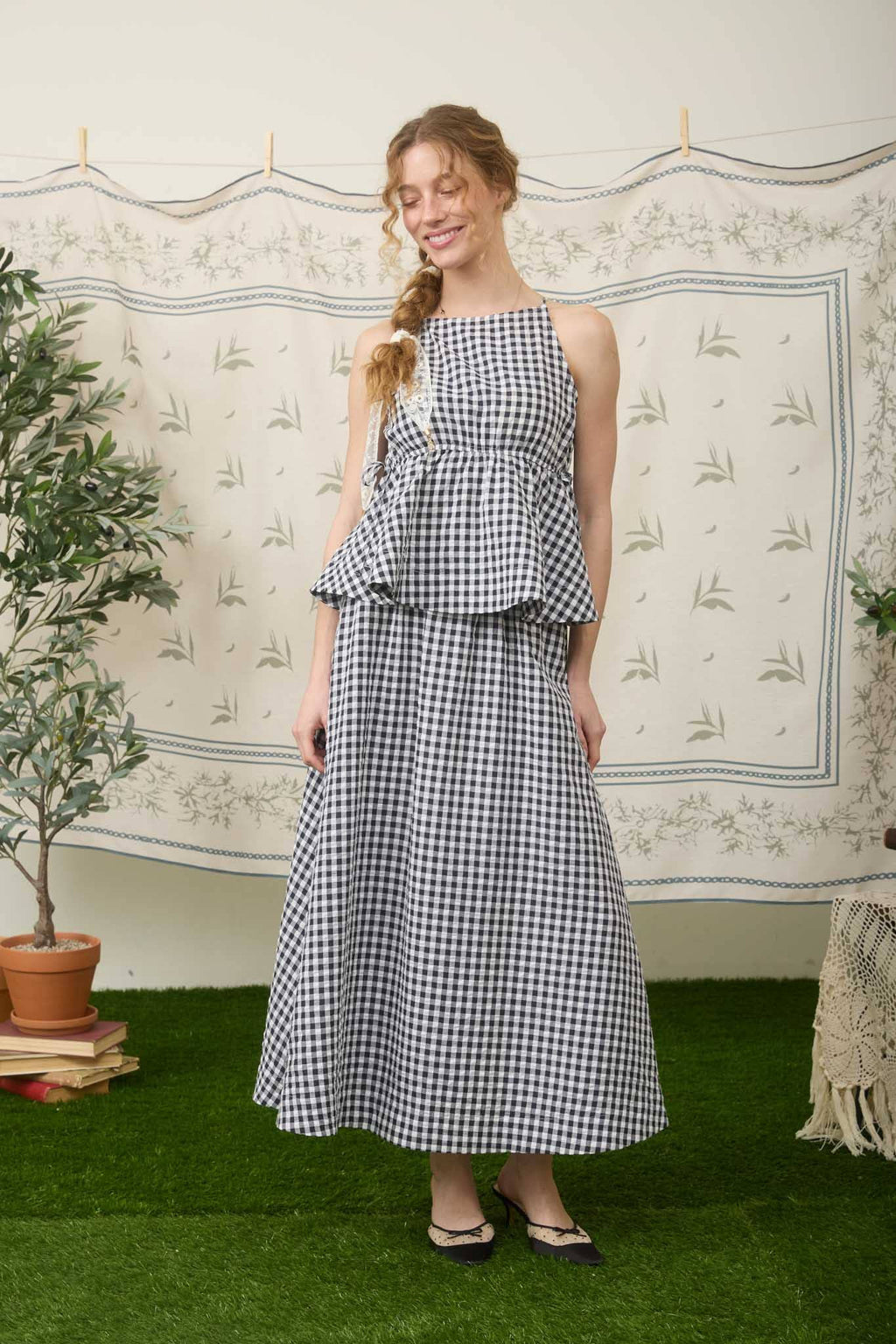 GINGHAM ELASTIC WAIST MIDI SKIRT: BLACK