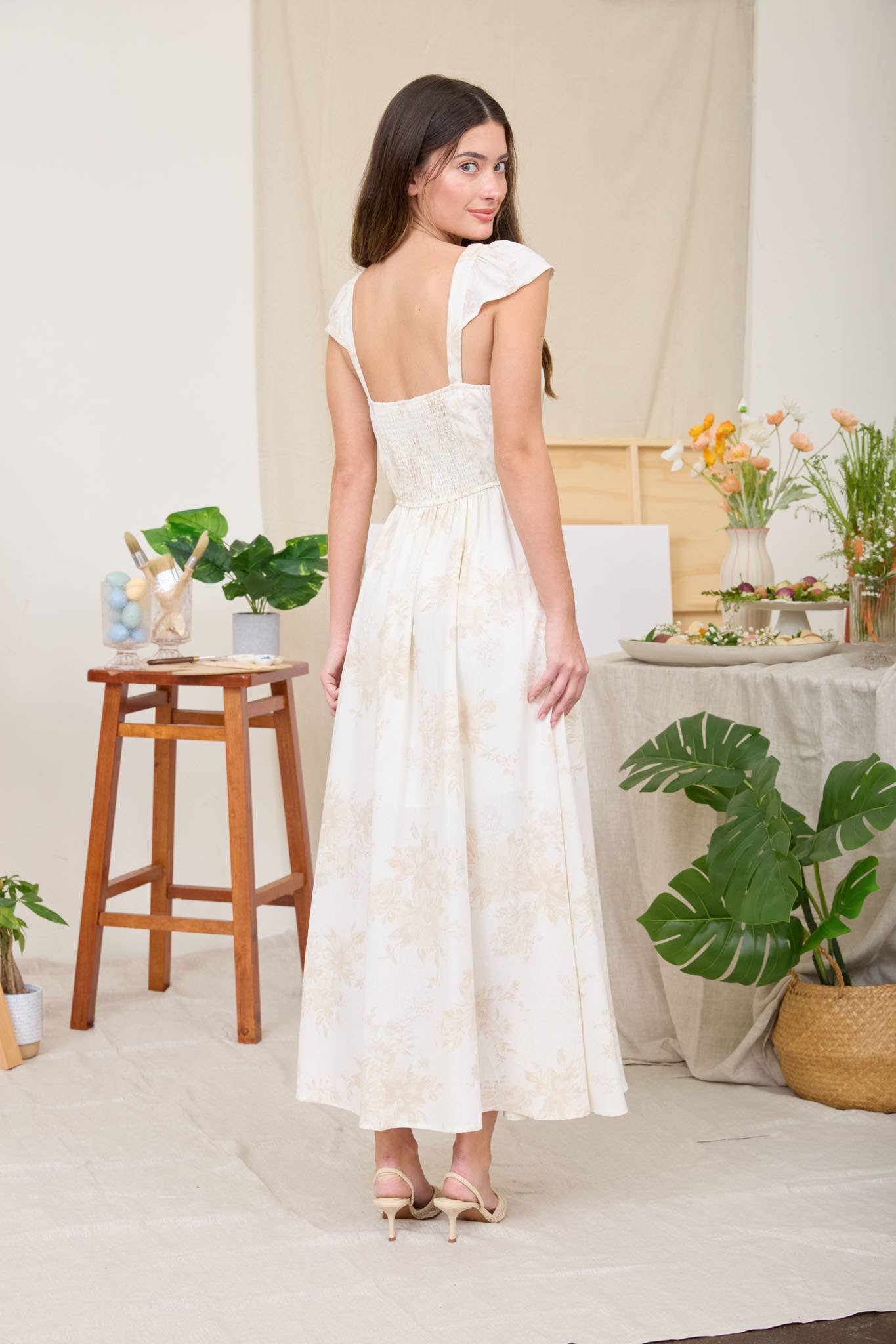 FLORAL SQUARE NECK BELL SLEEVE MIDI DRESS: LIGHT KHAKI