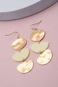 HAMMERED METAL ACRYLIC MIX DROP EARRINGS | 31E21743: IVORY