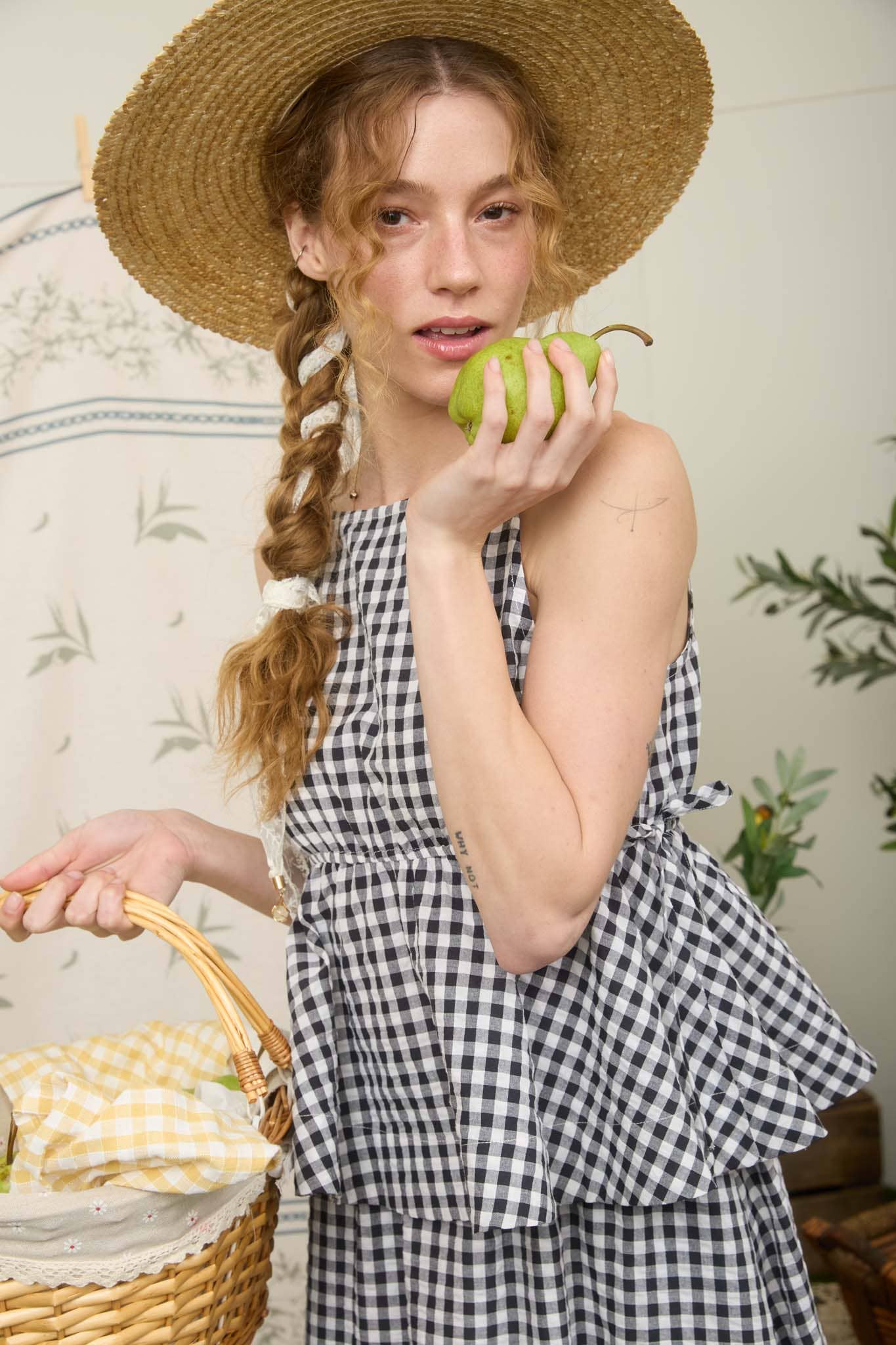 GINGHAM SLEEVELESS SIDE TIE BABYDOLL TOP : BLACK
