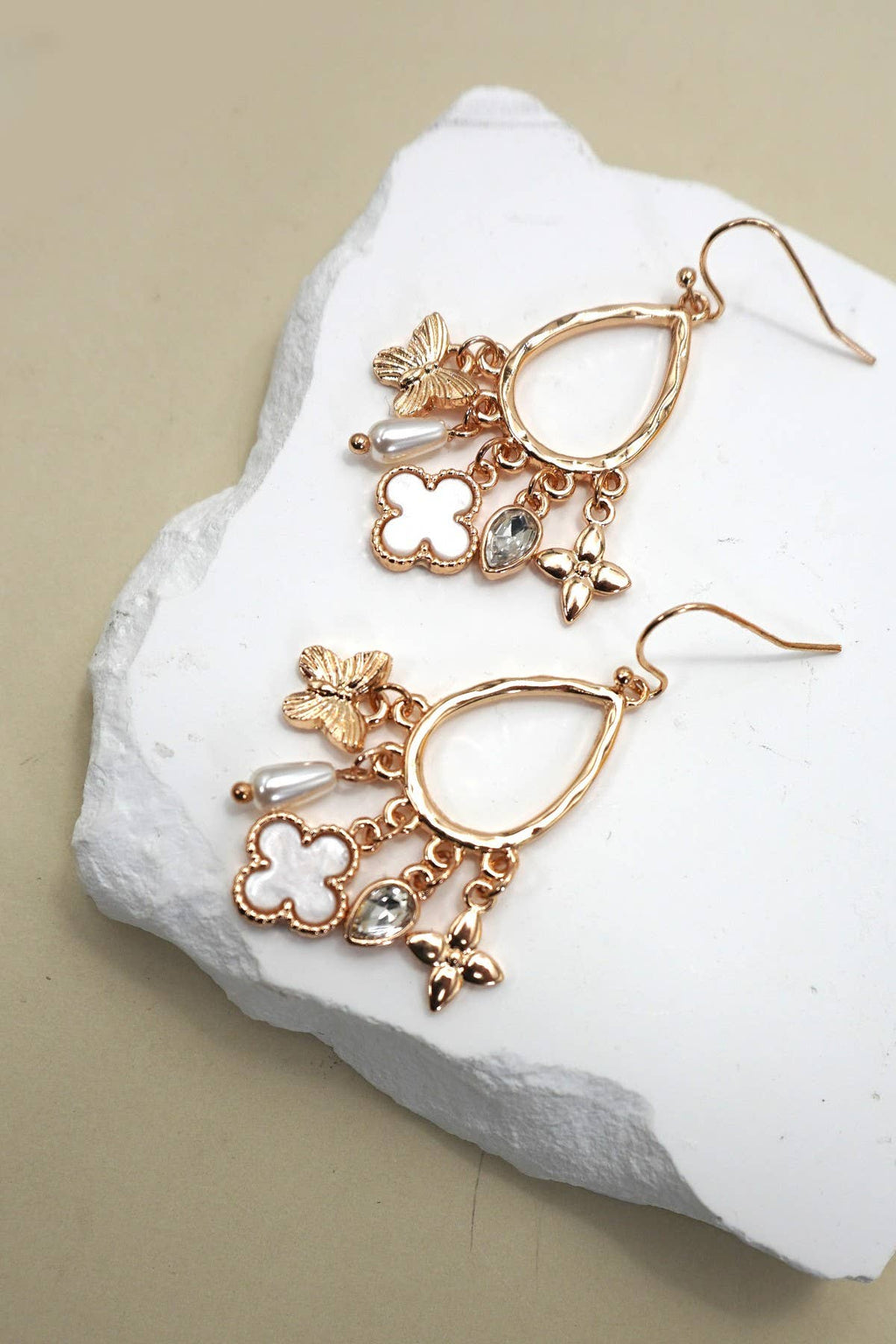 MULTI CHARM CLOVER TEARDROP EARRINGS | 80E61133: GOLD