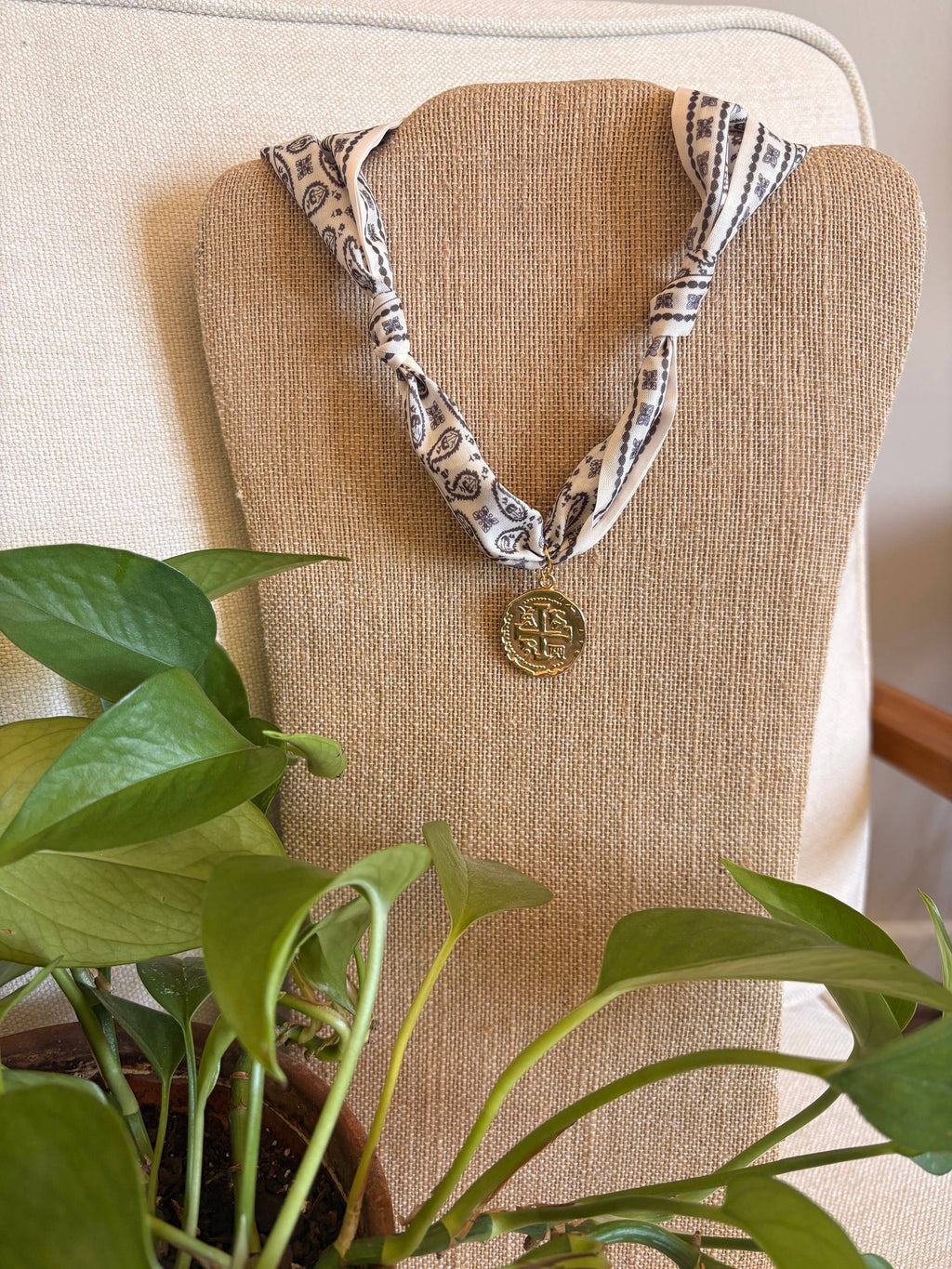 Scarf Necklace: Multiple Colors & Pendants