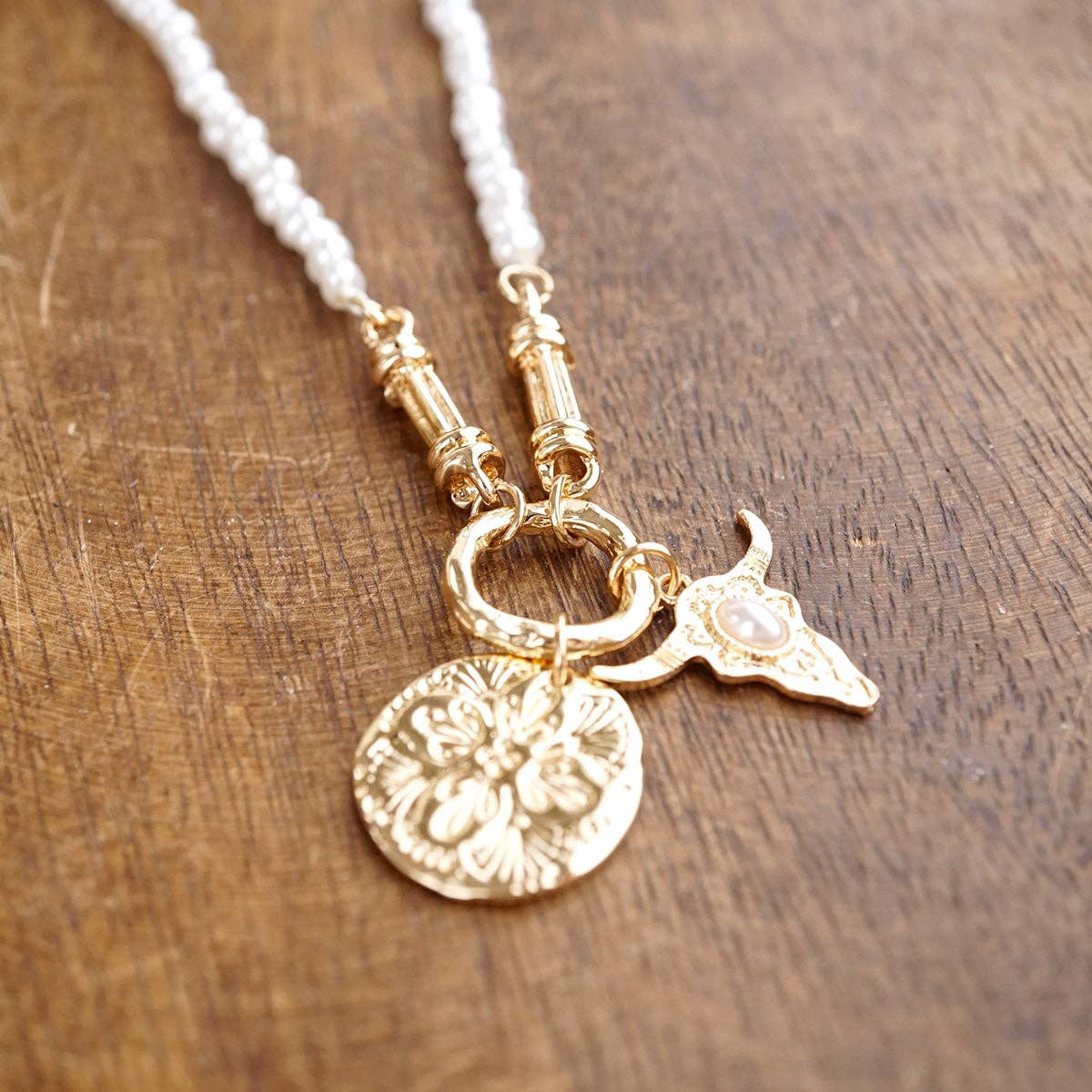 Prairie Pearl – Bull Skull Cluster Pendant Necklace