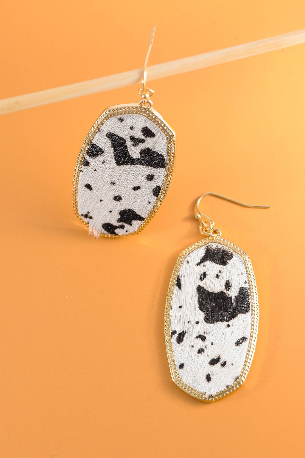 FAUX LEATHER GOLD DROP EARRINGS | 10E3051232: COW BLACK