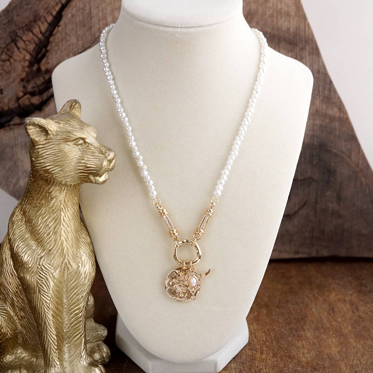 Prairie Pearl – Bull Skull Cluster Pendant Necklace