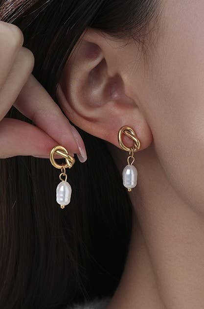 18K STAINLESS STEEL TARNISH FREE PEARL DROP EAR | 40E340: GOLD