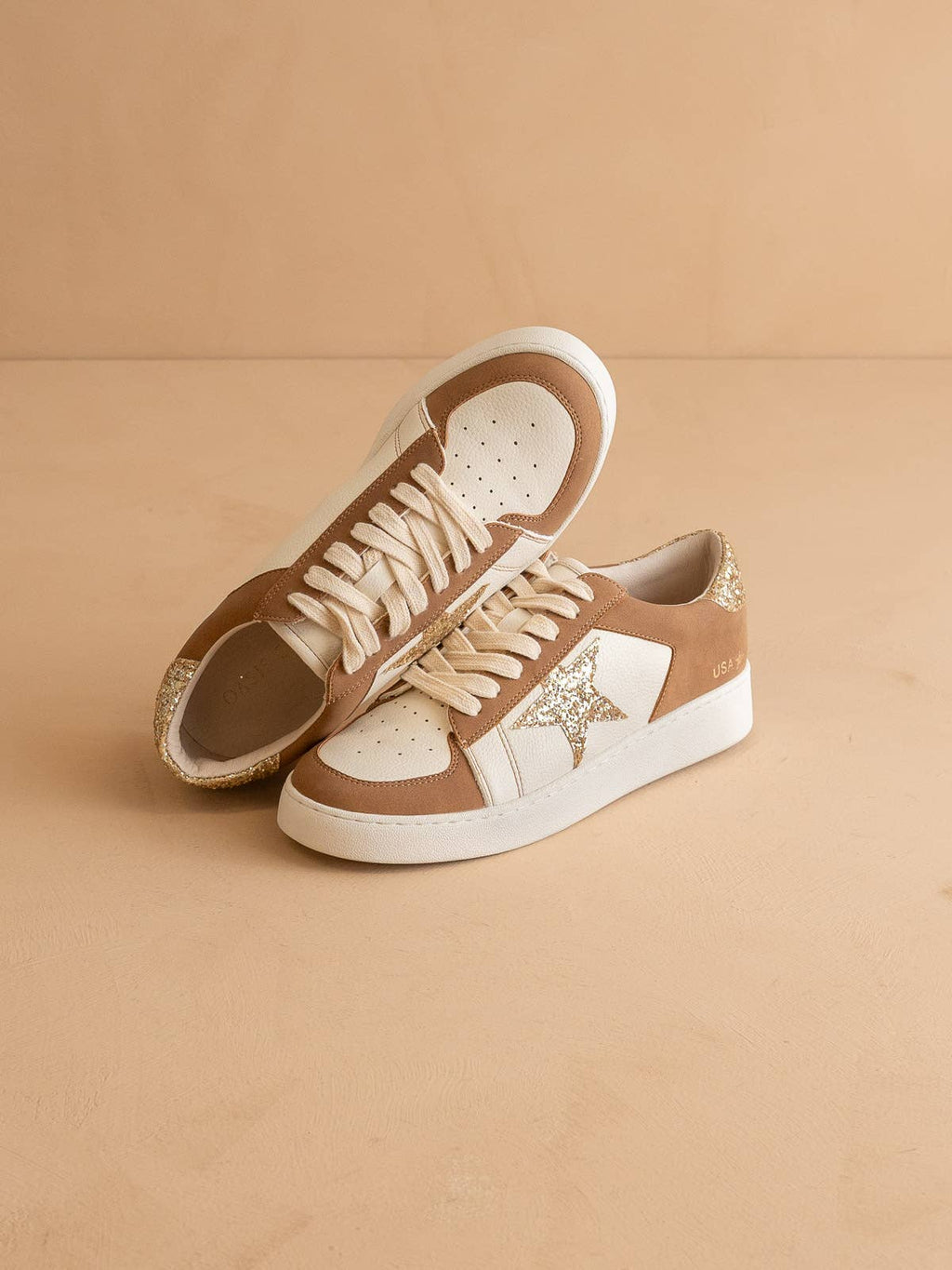 The Liberty | Camel Glitter Star Sneaker: CAMEL / 6.5