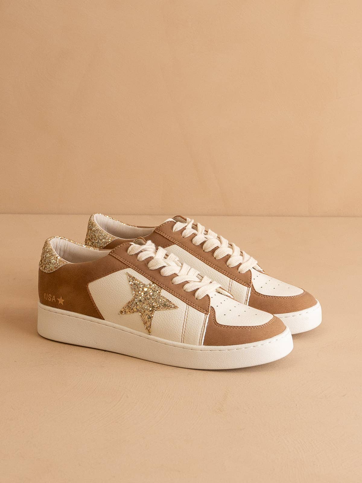 The Liberty | Camel Glitter Star Sneaker: CAMEL / 6.5