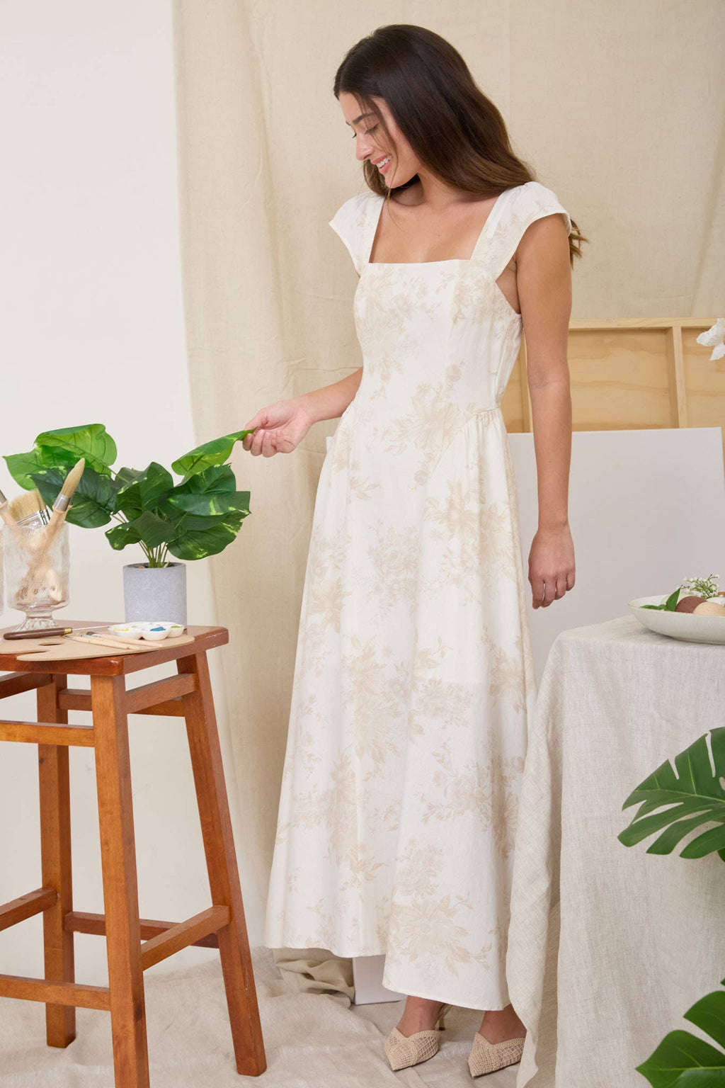 FLORAL SQUARE NECK BELL SLEEVE MIDI DRESS: LIGHT KHAKI