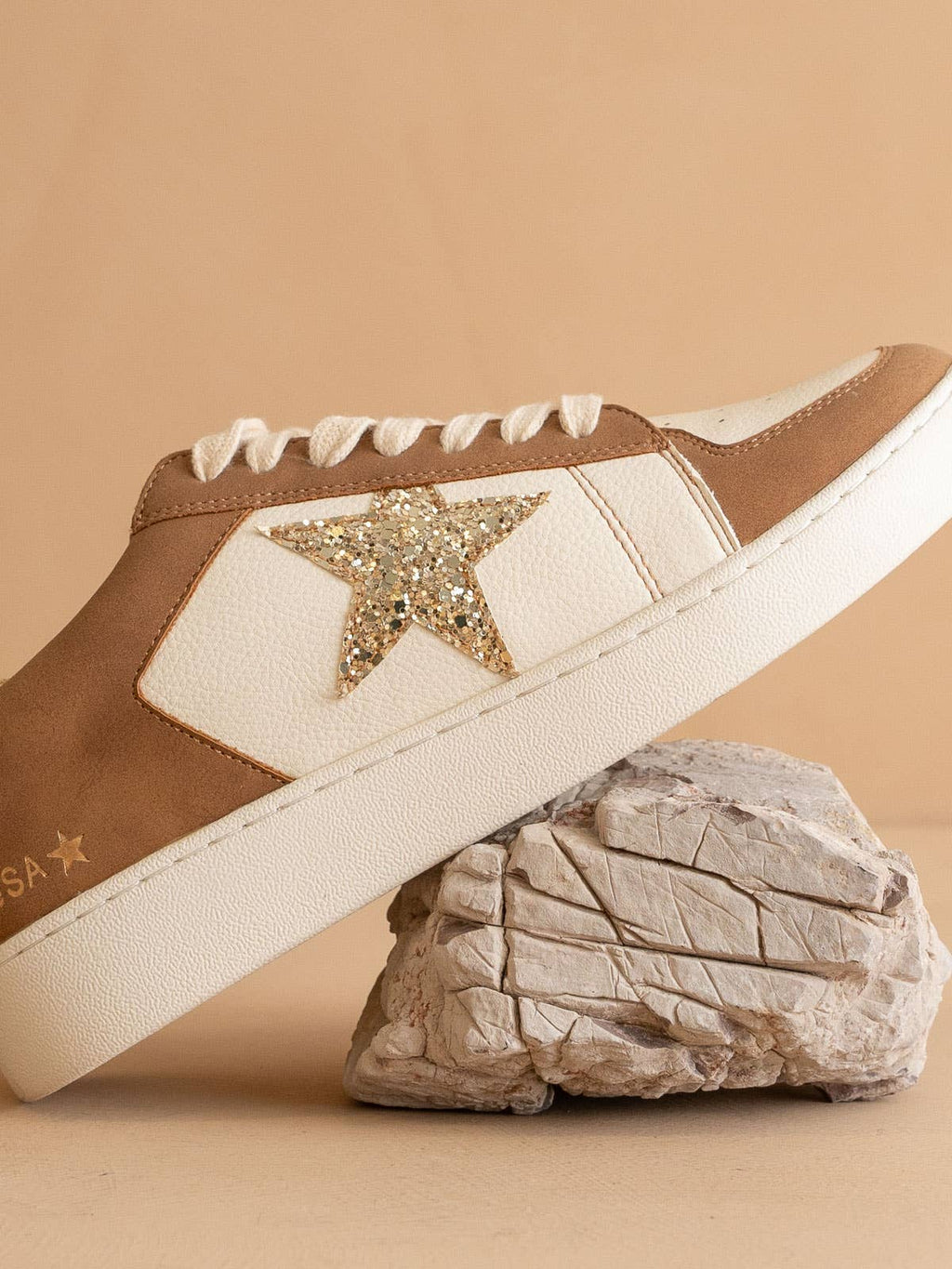 The Liberty | Camel Glitter Star Sneaker: CAMEL / 6.5